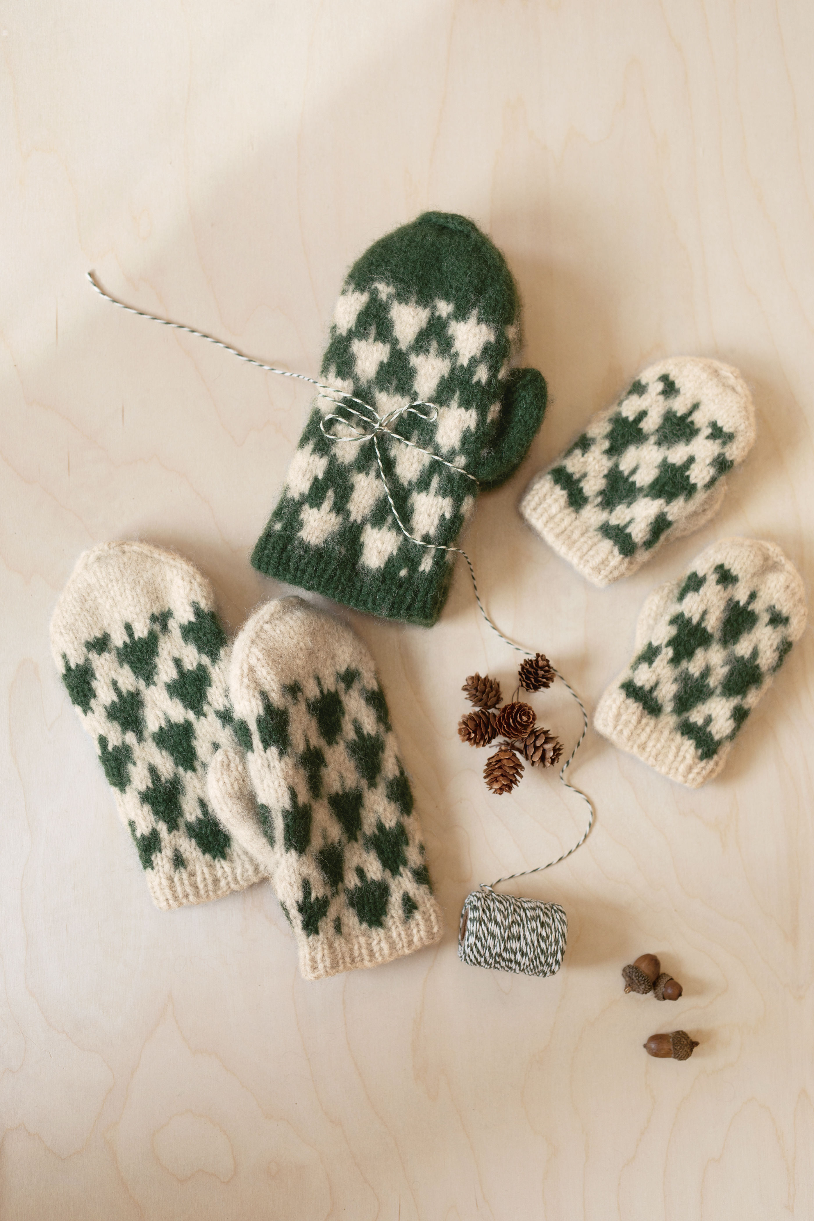 Christmas Tree Mittens